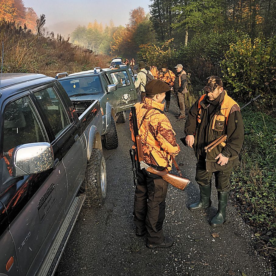 Jäger auf den Weg in den Wald beim Ethik & Knigge Seminar