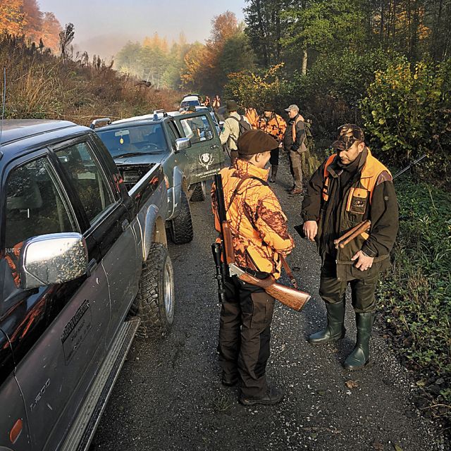 Jäger auf den Weg in den Wald beim Ethik & Knigge Seminar