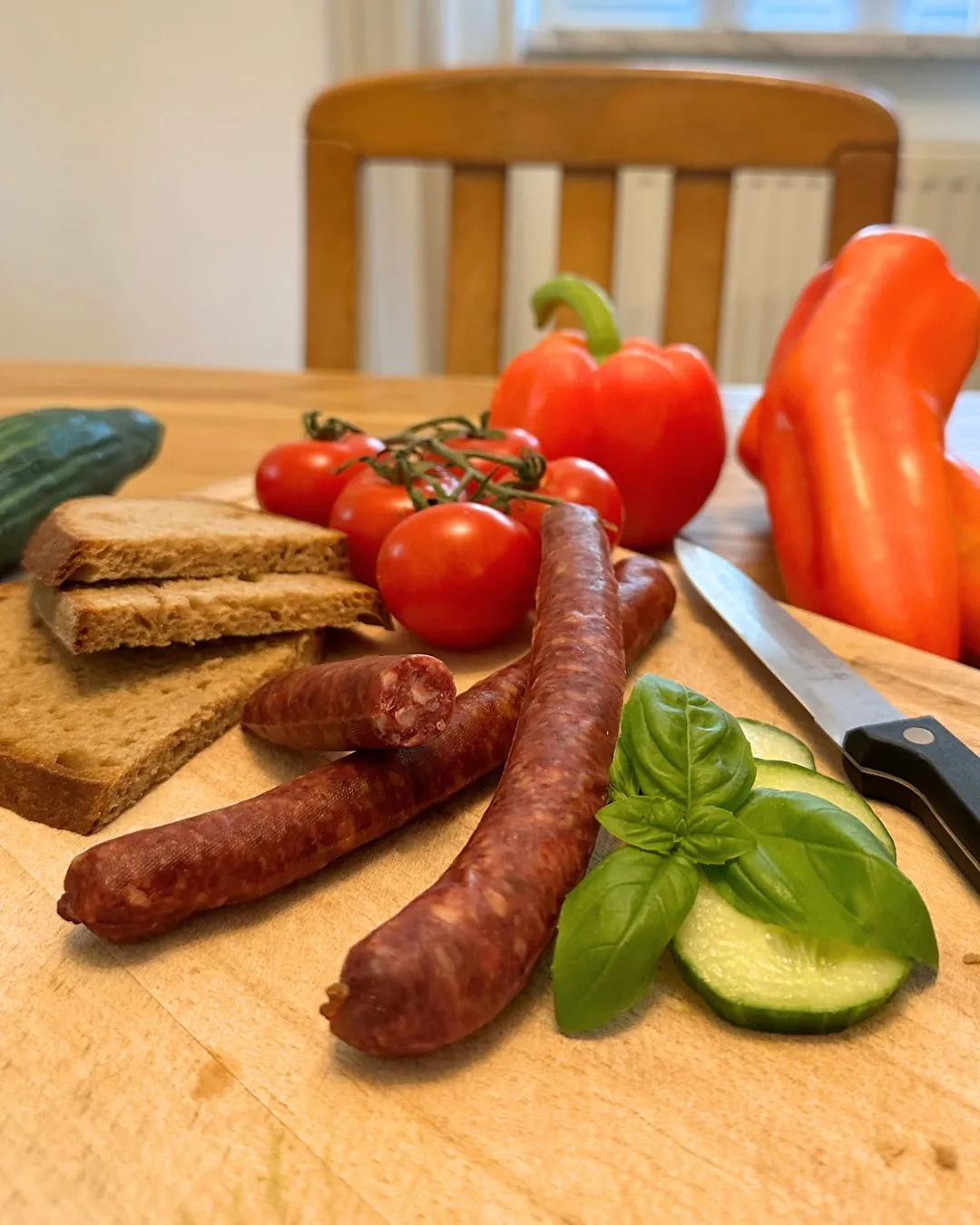 Wildbeißer aus der Wildkammer Gütenland mit Brot und Gemüse